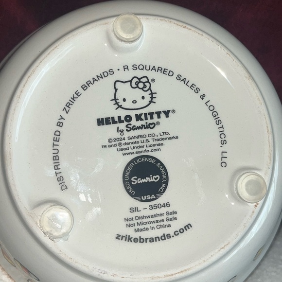 Hello Kitty Halloween Ceramic Candy Corn Patterned Pet Bowl NEW - Picture 2 of 6